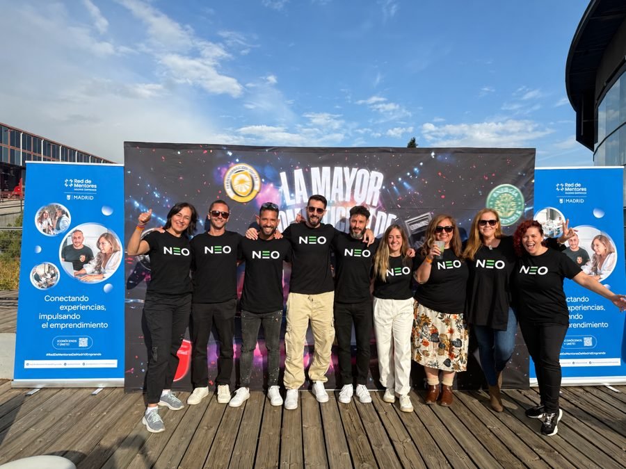 Comunidad NEO en un evento
